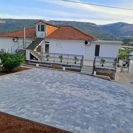 Vinko Palaversic * Jelsa (Hvar)