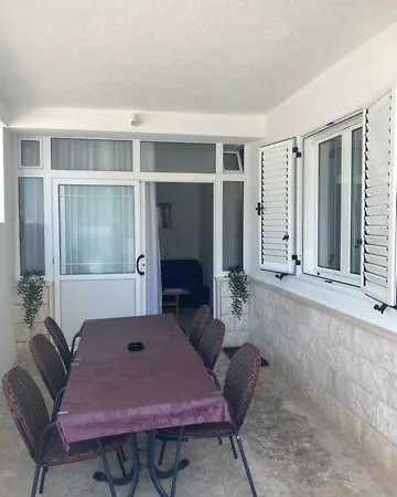 Apartment Vinko Palaversic
